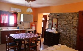 Mani Drosopigi Stonehouse Apartment